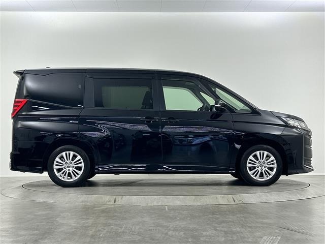 Toyota NOAH 2022 7015205-13