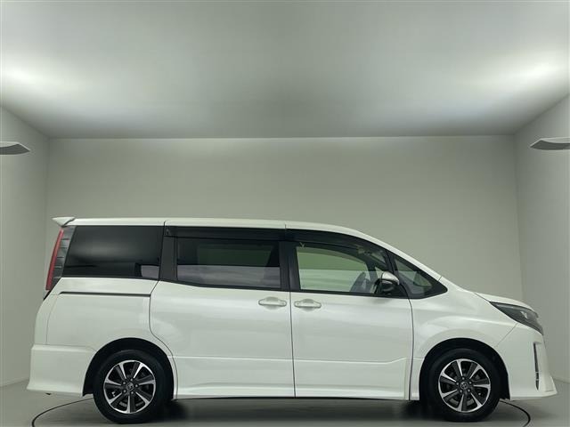 Toyota NOAH 2017 7015206-13
