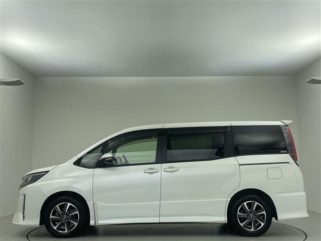 Toyota NOAH 2017 7015206-14