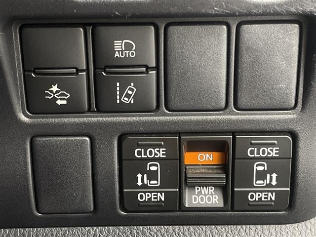 Toyota NOAH 2017 7015206-18