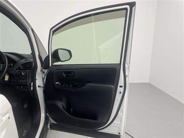 Toyota NOAH 2017 7015206-6