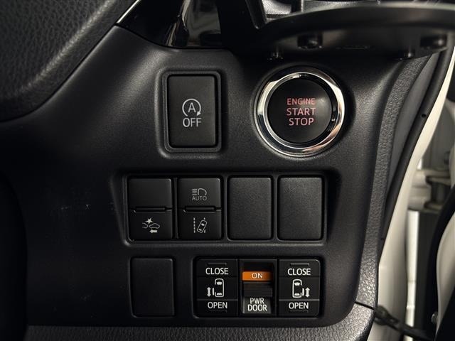 Toyota NOAH 2019 7015231-3