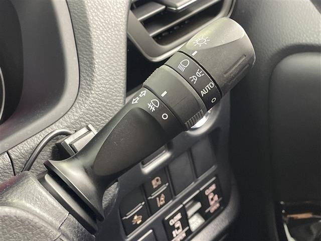Toyota NOAH 2018 7015246-10