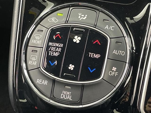 Toyota NOAH 2018 7015246-11