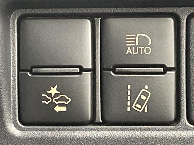 Toyota NOAH 2018 7015246-21