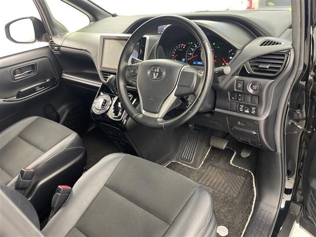 Toyota NOAH 2018 7015246-4