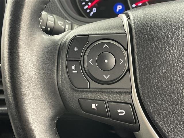 Toyota NOAH 2018 7015246-7