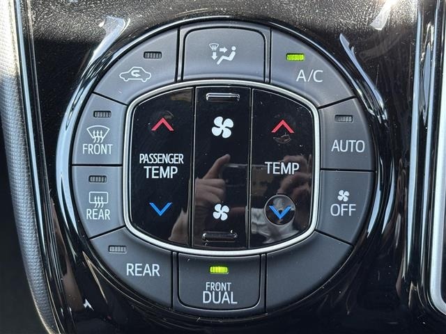 Toyota NOAH 2019 7015267-8