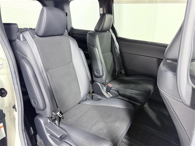 Toyota NOAH 2018 7015307-12