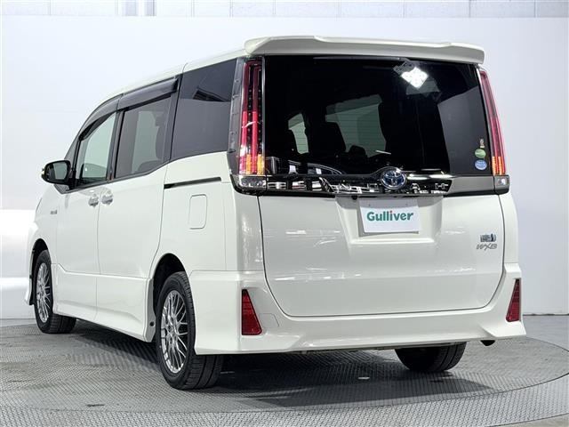 Toyota NOAH 2018 7015307-16
