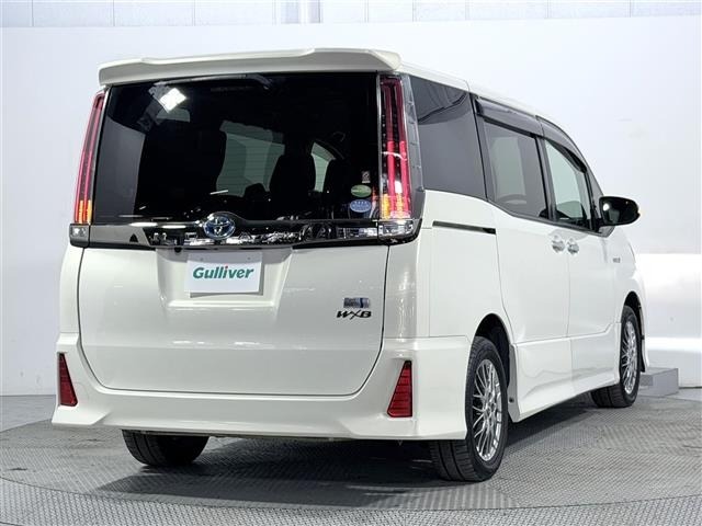 Toyota NOAH 2018 7015307-18