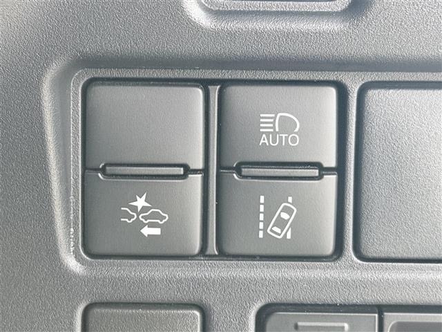 Toyota NOAH 2018 7015307-4