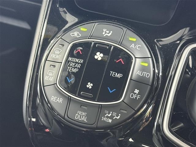Toyota NOAH 2018 7015307-6