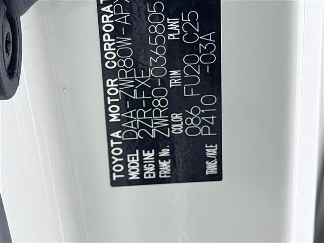 Toyota NOAH 2018 7015307-7