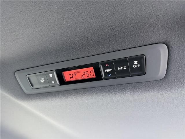 Toyota NOAH 2018 7015307-8
