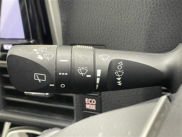 Toyota NOAH 2018 7015332-1