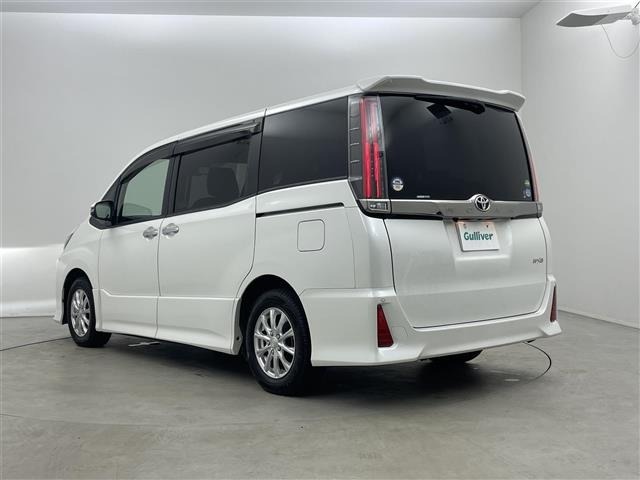 Toyota NOAH 2018 7015332-13