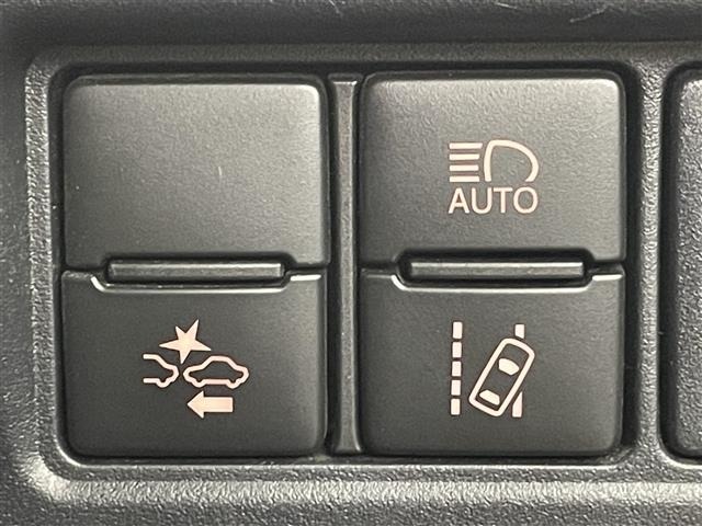 Toyota NOAH 2018 7015332-2