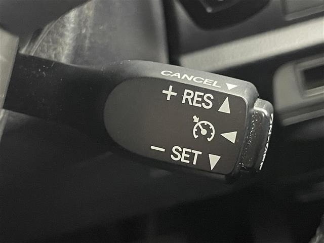 Toyota NOAH 2018 7015332-5