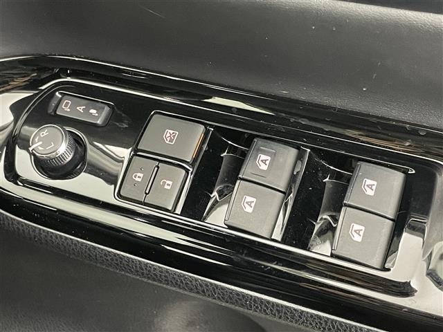 Toyota NOAH 2018 7015332-6