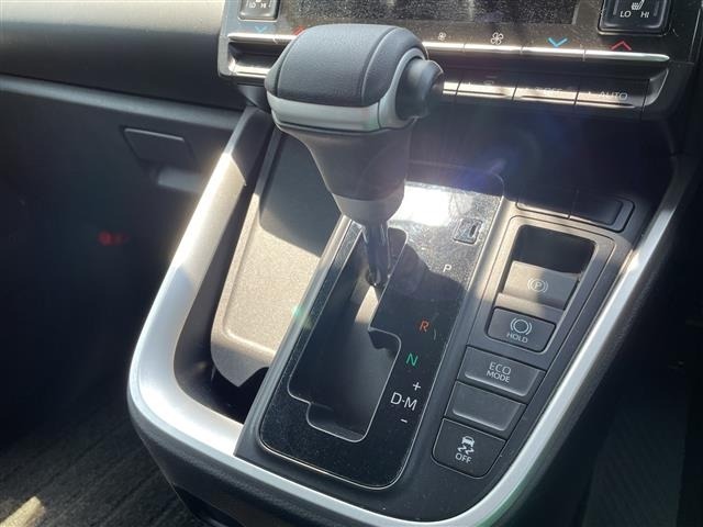 Toyota NOAH 2022 7015370-11