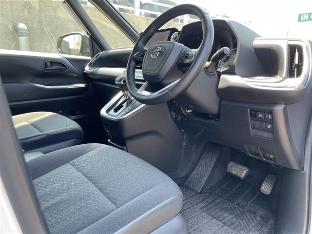 Toyota NOAH 2022 7015370-12