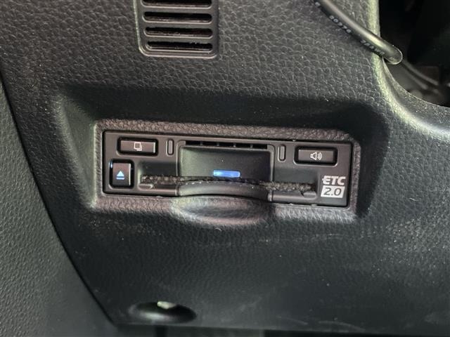 Toyota NOAH 2022 7015370-3