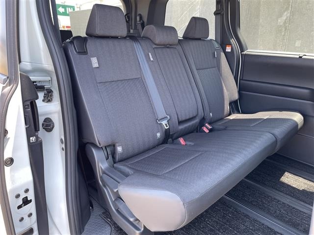Toyota NOAH 2022 7015370-4