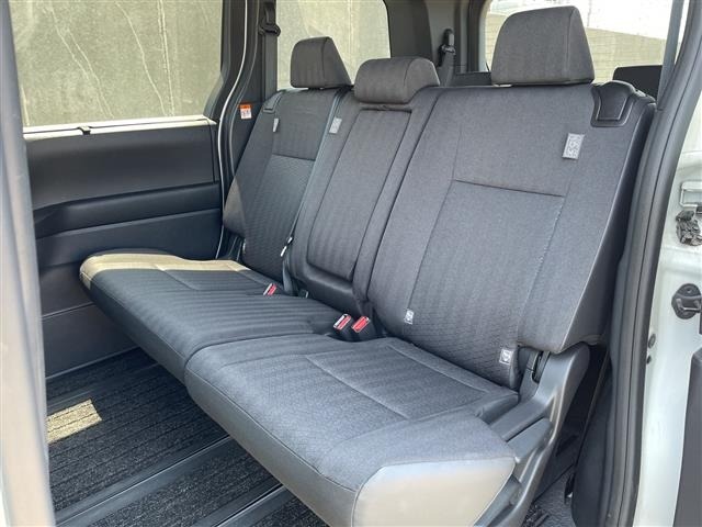 Toyota NOAH 2022 7015370-6