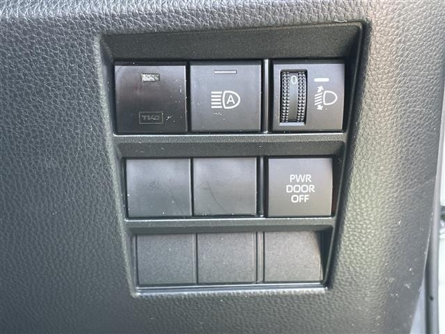 Toyota NOAH 2022 7015370-7