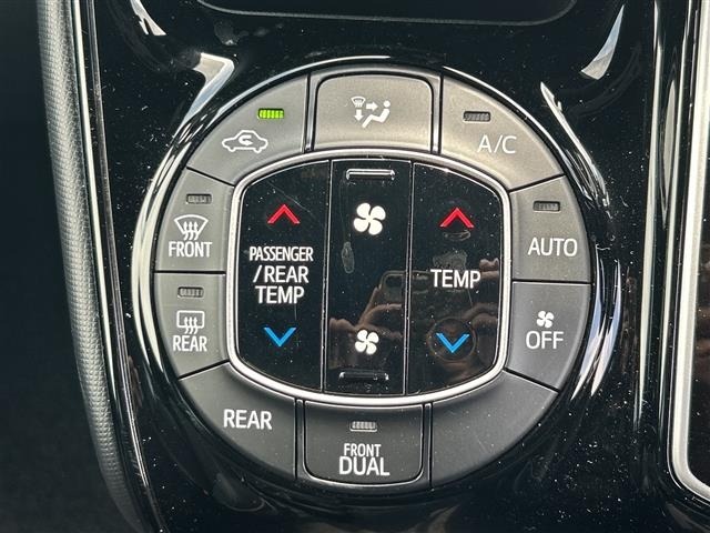 Toyota NOAH 2019 7015384-11