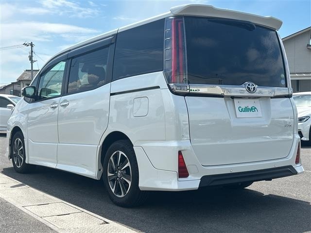Toyota NOAH 2019 7015384-13