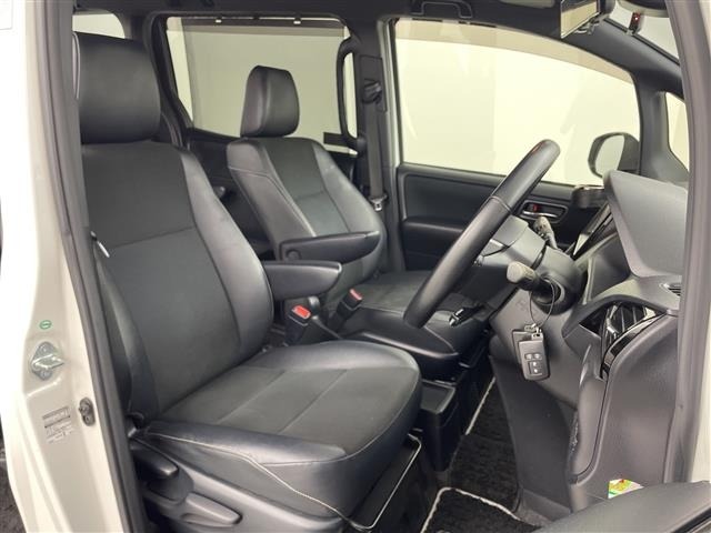 Toyota NOAH 2017 7015417-4