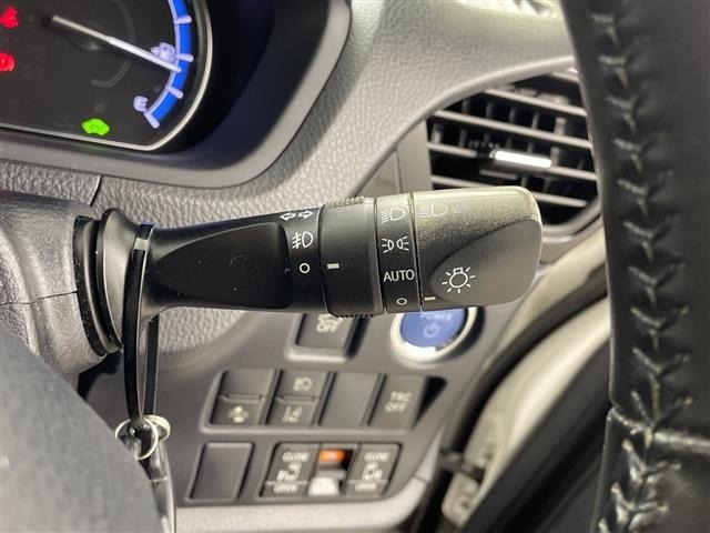 Toyota NOAH 2017 7015417-5
