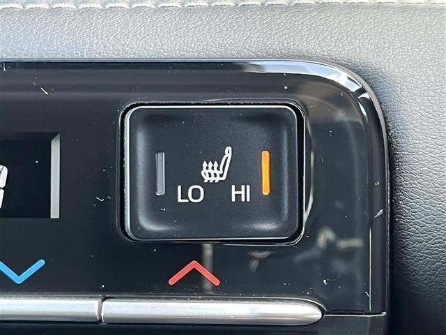 Toyota NOAH 2022 7015498-1
