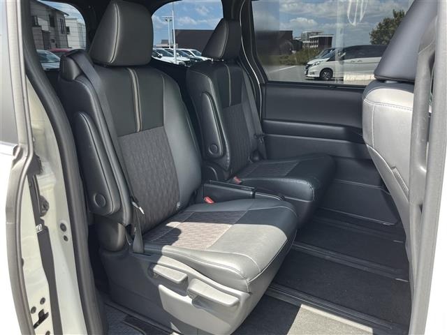 Toyota NOAH 2022 7015498-11