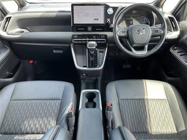 Toyota NOAH 2022 7015498-14