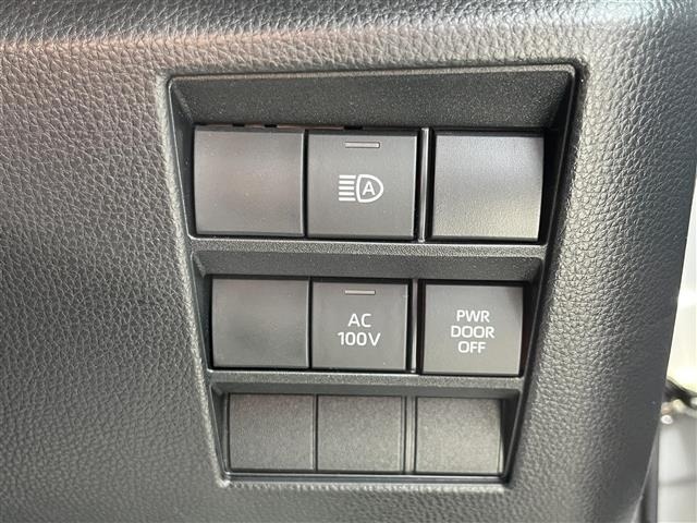 Toyota NOAH 2022 7015498-3