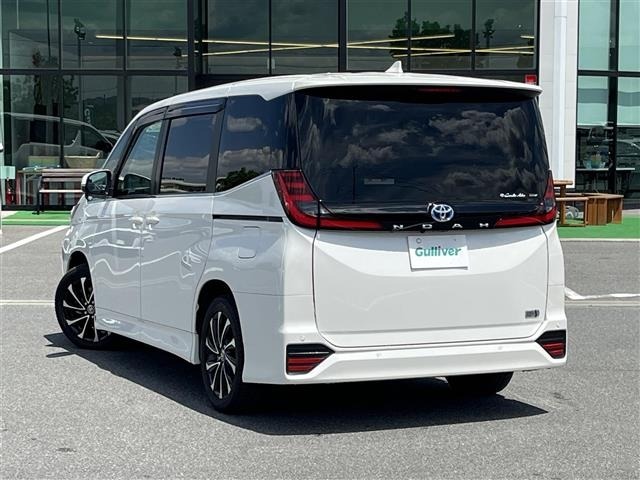 Toyota NOAH 2022 7015498-4