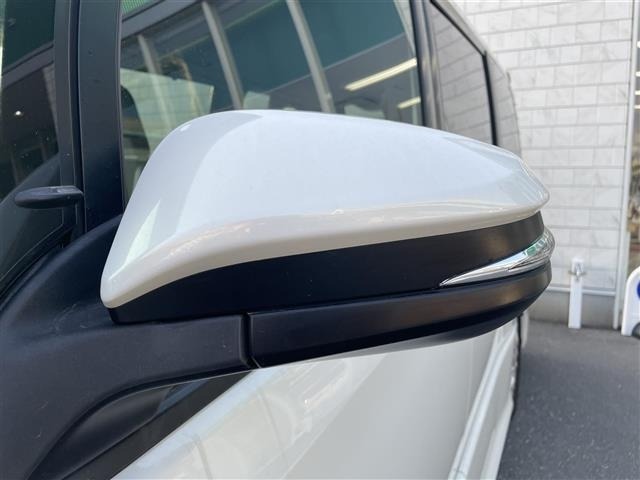 Toyota NOAH 2018 7015522-14
