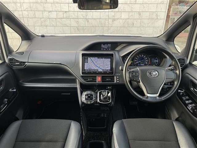 Toyota NOAH 2018 7015522-16