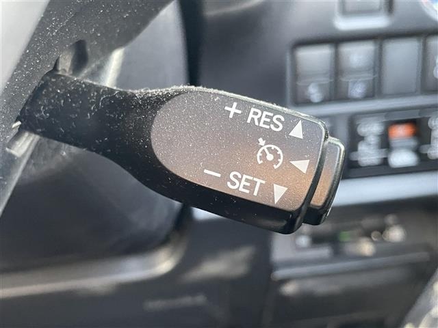 Toyota NOAH 2018 7015522-20