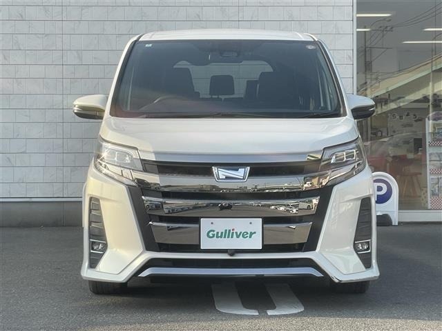 Toyota NOAH 2018 7015522-23
