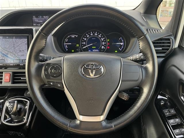 Toyota NOAH 2018 7015522-3