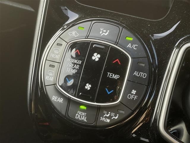 Toyota NOAH 2018 7015522-6