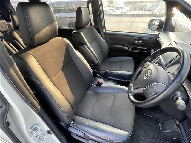 Toyota NOAH 2018 7015522-9