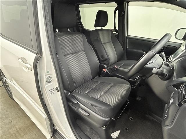 Toyota NOAH 2017 7015540-1