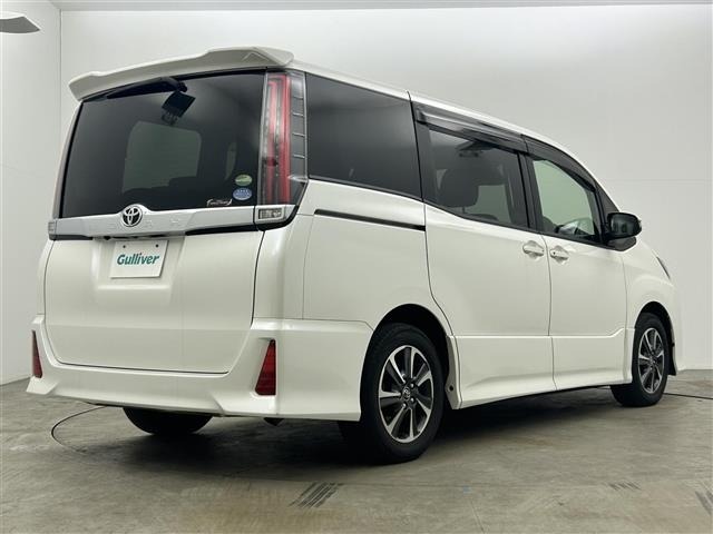 Toyota NOAH 2017 7015540-2