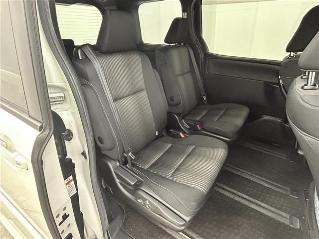 Toyota NOAH 2017 7015540-3