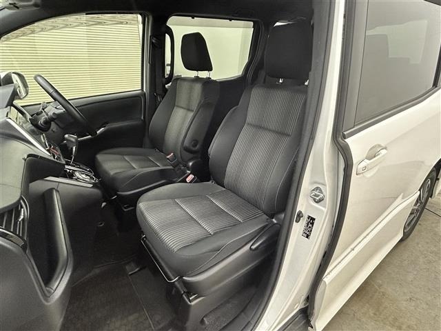 Toyota NOAH 2017 7015540-7